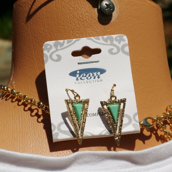 NEW Boho Tribal Bib Turquoise & Gold Necklace Set - Picture 2 of 3